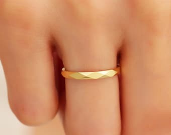 14k Faceted Band Ring, Unique Wedding Band Solid Gold, Geometric Faceted Ring, Diamond Cut Band, Patterned Band Ring, Dainty Stacking Ring