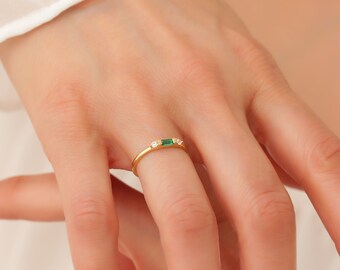 14k Baguette Emerald Wedding Ring, Dainty Emerald Stacking Ring, Minimalist Emerald Ring, Emerald with Cz Diamond Ring, Green Promise Ring