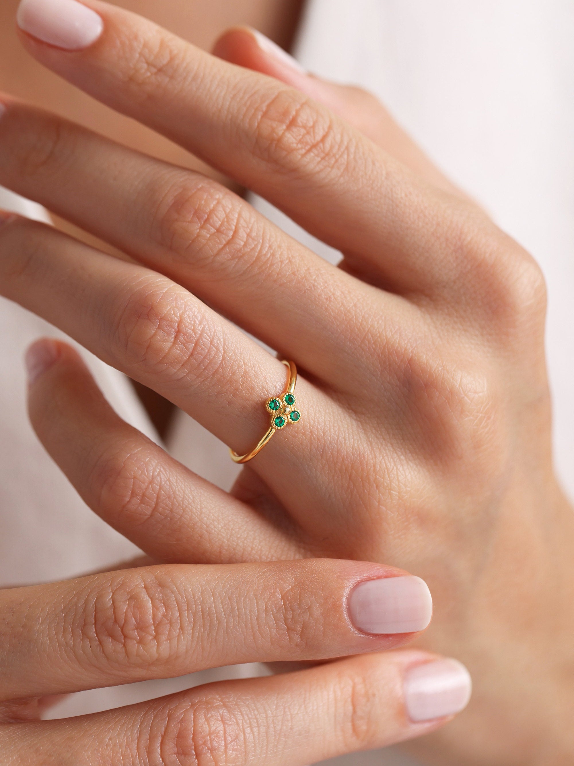 14k Gold Vintage Style Emerald Clover Ring - Dainty May Birthstone