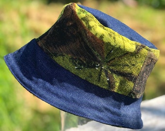 Nel bosco. Cappello da pescatore reversibile/cappello da sole/taglia x piccola/realizzato in tessuto vintage e denim recuperato. OOAK, moda sostenibile e lenta