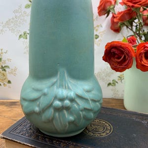 Vintage McCoy 1930’s Leaves and Berries stovepipe vase matte finish set ft green 8” tall