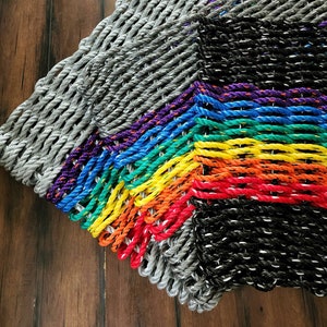 Rainbow Rope Mat made with Lobster Rope --With Border Color