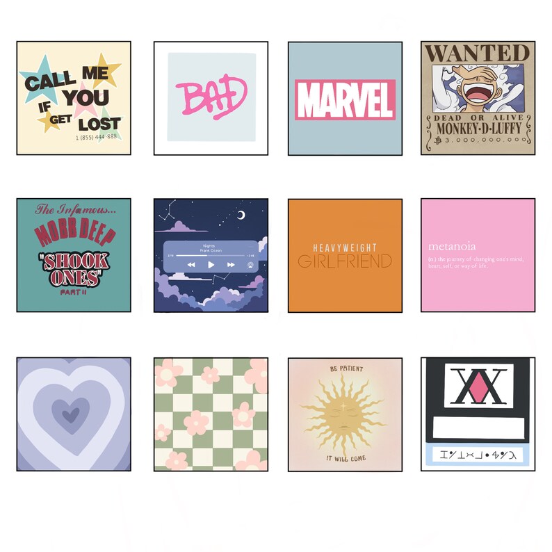 K&ouml;nnte beinhalten: Eine Sammlung von zw&ouml;lf quadratischen Kunstdrucken mit verschiedenen Designs und Texten. Die Drucke zeigen S&auml;tze wie "CALL ME IF YOU GET LOST" und "HEAVYWEIGHT GIRLFRIEND", das Marvel-Logo, ein "WANTED"-Poster und andere Grafiken.