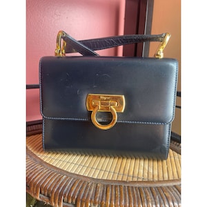 VINTAGE SALVATORE FERRAGAMO navy leather horseshoe purse