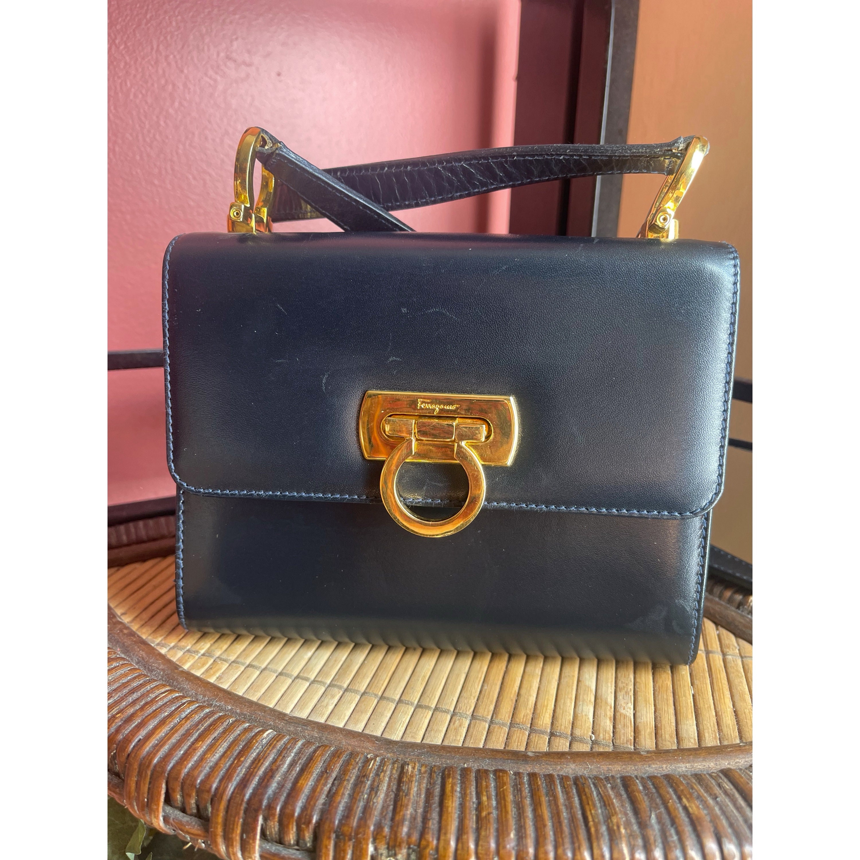 バッグ Vintage Ferragamo Vara hardware handbag Vintage Salvatore Ferragamo Vara Bow Shoulder Bag (Lot 2030