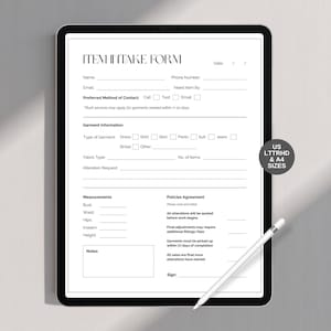 Op de afbeelding: Een digitaal formulier voor het aannemen van items op een tablet. Het formulier bevat velden voor naam, contactgegevens, kledingdetails en wijzigingsverzoeken. De tekst "US LTTRHD & A4 SIZES" is ook zichtbaar. Een stylus ligt op het scherm.
