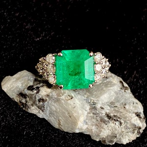 Genuine Colombian Emerald and Diamond Ring in 18K Solid Gold