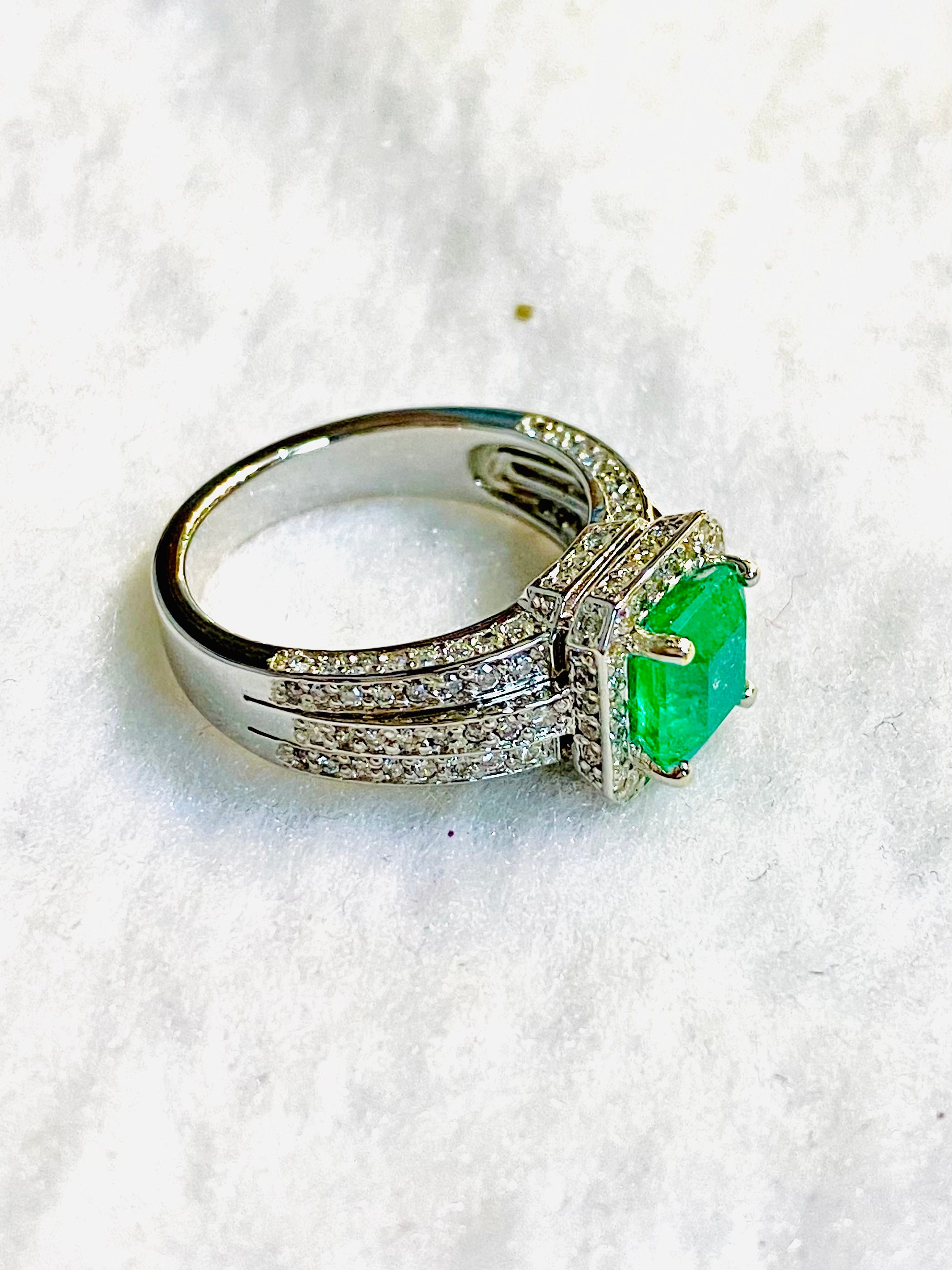 Certified Genuine Colombian Emerald and Diamond Ring in 18K - Etsy