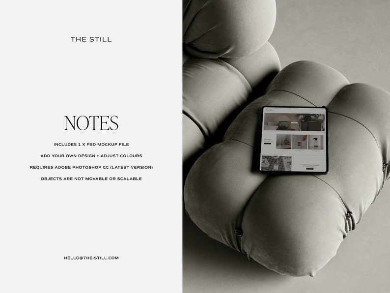 K&ouml;nnte beinhalten: Ein schwarzes digitales Tablet mit einem Website-Mockup liegt auf einem gro&szlig;en, grauen, wolkenf&ouml;rmigen Kissen. Das Kissen hat eine weiche, samtige Textur. Auf der linken Seite steht "THE STILL" und "NOTES".