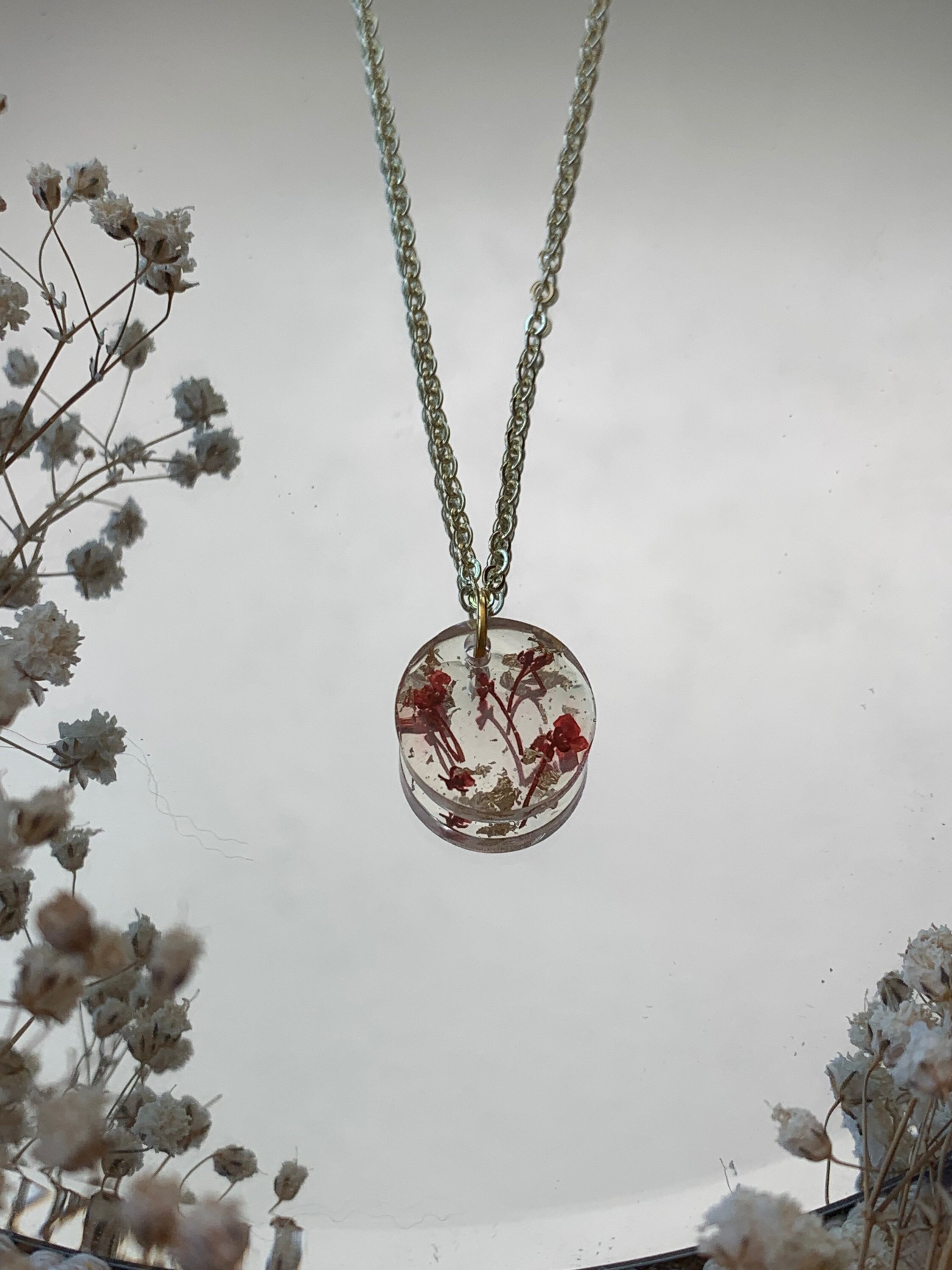 〜カヤ　　☪︎⋆☽様〜新作　天然石　レジンネックレス　【蝶々×薔薇】 楽天市場】(Psyche/現品) 本物の蝶の翅 モルフォ蝶の群舞