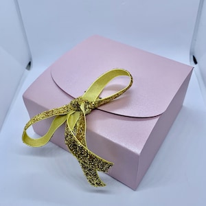 Gift Box SVG for Wedding Favours or Small Gifts - Instant Download, Digital Cutting File, Digital Download, DIY Gift Box, Gift Packaging