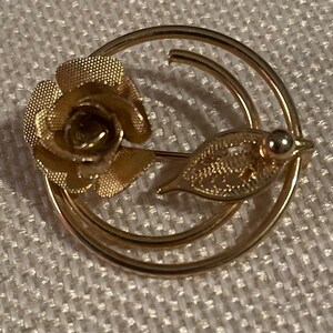 Gold Flower Brooch ~ Vintage Costume Jewelry