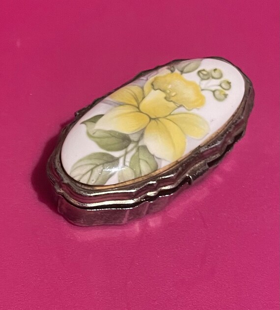 Daffodil Pill Case ~ Pocket Pill Case - image 8