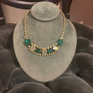 Emerald Green Rhinestone Necklace ~ Vintage ~ Prong Set