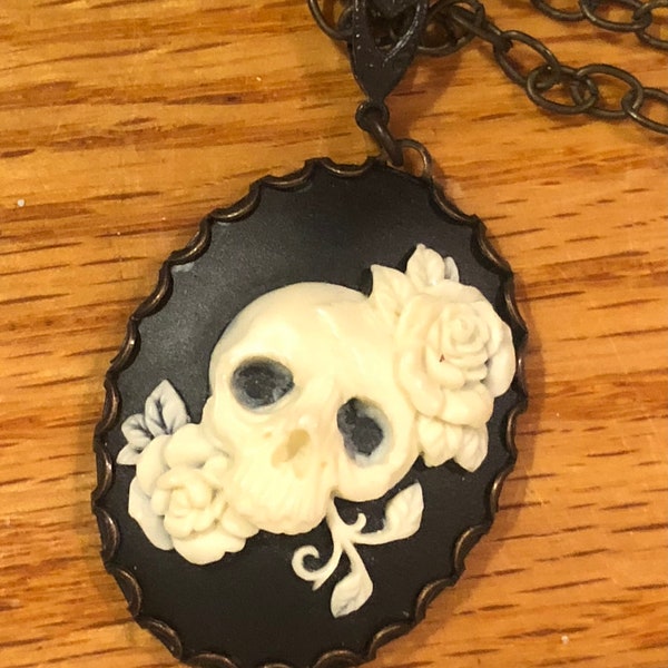 Skull ~ Cameo ~ Necklace ~ Macabre Jewelry ~ Goth Necklace