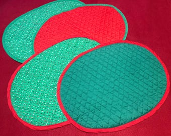 Vintage Quilted Placemats ~ Red And Green Holly Oval
