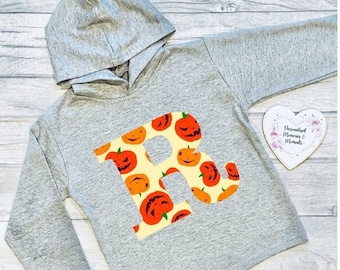 Sweat-shirt personnalisé avec nom d’Halloween | Pull de nom personnalisé pour enfants | Cadeau d’Halloween personnalisé | Impression à capuche d’Halloween | Haut citrouille pour tout-petit