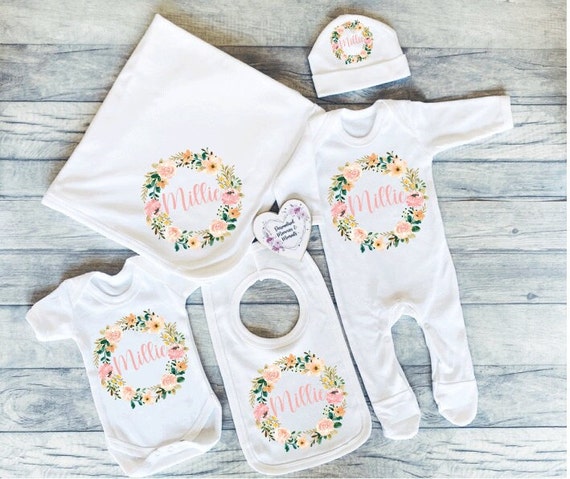 Vetements personnalises pour bebe nouveau ne Cadeau bebe Gilet de croissance bebe personnalise Nouveau bebe Souvenir nouveau ne Couverture a bavette personnalisee Etsy France