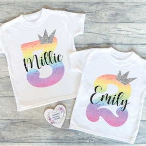Maglietta personalizzata per compleanno arcobaleno / Maglietta ricordo di compleanno personalizzata / Regalo di compleanno personalizzato / Maglietta personalizzabile per compleanno con corona