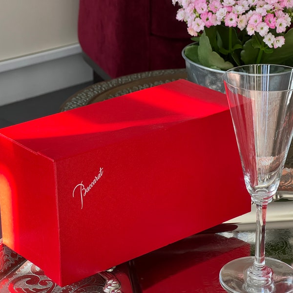 Flûte à champagne Cristal Baccarat neuve signée avec sa boîte