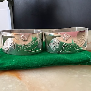 2 silver metal napkin rings Madame and Monsieur (lot B)