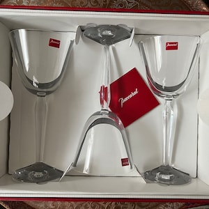 Set of 6 Baccarat crystal glasses model Carla very good condition with box