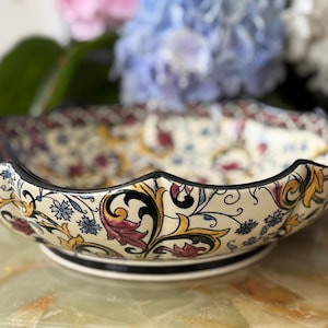 Melon dish, Gien earthenware, Middle Ages decor, diameter 27 cm