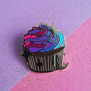Bisexual cupcake pin