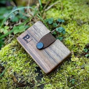 Monedero minimalista de madera - Nogal