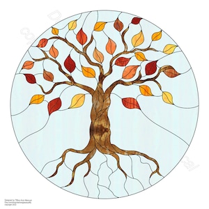 Könnte beinhalten: Ein Buntglasfenster-Design mit einem stilisierten Baum mit braunen Ästen und Wurzeln und bunten Blättern in Rot-, Orange- und Gelbtönen. Der Baum ist vor einem hellblauen Hintergrund platziert.