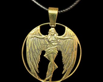 Colgante de ángel de la guarda hecho a mano - Joyería de protección celestial Moneda tallada a mano