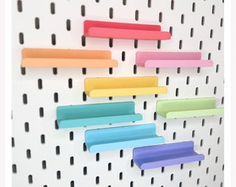 Displayskena – List för IKEA Skadis Pegboard | 3D-printad Lean Ledge