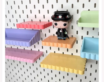 Estante flotante festoneado para tablero perforado Skadis de IKEA: organizador impreso en 3D con soportes ocultos