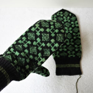 Vintage Hand Knitted Black and Green Women&#39;s Mittens with Navy Blue Cuffs