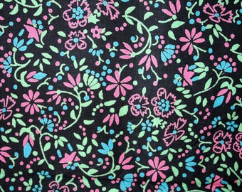 Vintage Floral Cotton Fabric: Sewing Material - 4 Yards