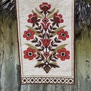 Vintage skandinavische Hand bestickt Blumenmotiv Wolle Wandbehang