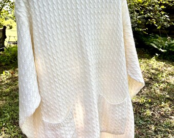 Vintage Italian Cabled Sweater: Wool Blend Knit with Pockets