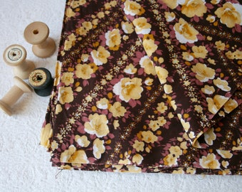 2.67 Yards of Vintage 100% Cotton Floral Fabric for Sewing.