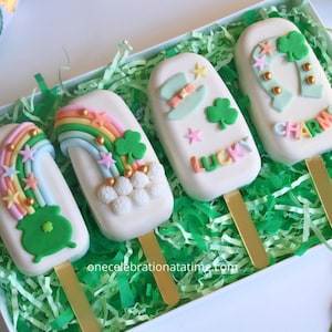St. Patrick&#39;s Day Cakesicles, Cake pops, St. Patrick&#39;s Day Lucky Charms Cakesicles