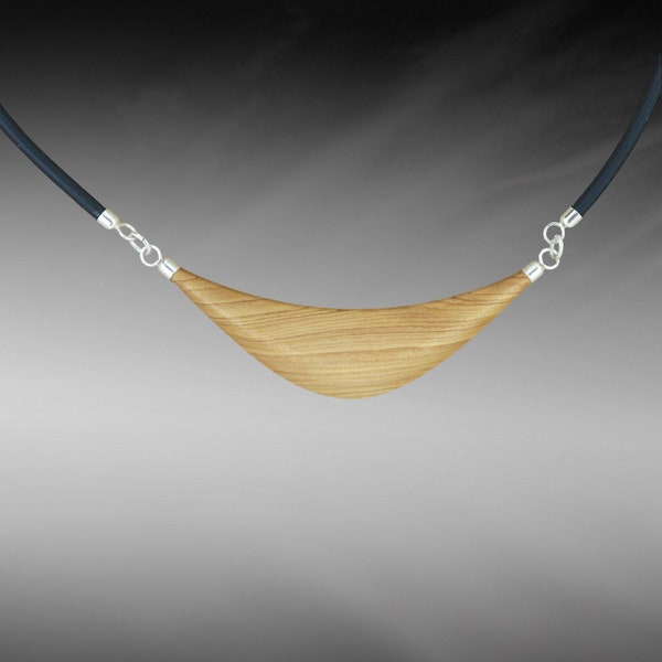 Holzanhänger aus Fliederholz, handgefertigter Holzschmuck mit Kautschukband, Bajonettverschluss aus 925 Silber, Halsschmuck, Holzcollier