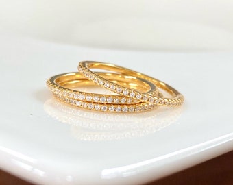 Dünner Eternity Ring, zierlicher Stapelring für Frauen, Dünner CZ Stapelring 18K Gold, Zarter Ring, Winziger Kristall Pave Ring, Infinity Ring