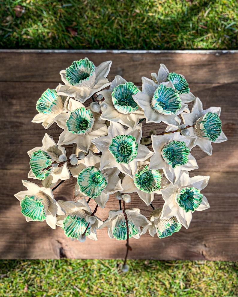 Ceramic Daffodil Bouquet (Beige-Green)