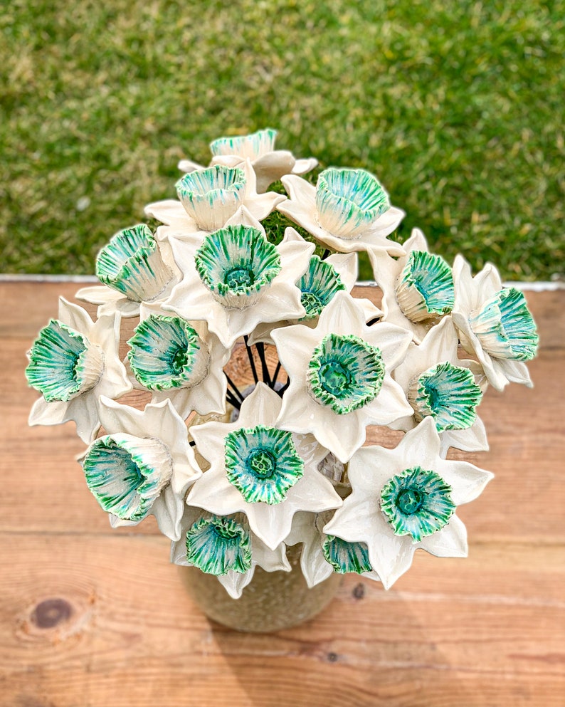 Ceramic Daffodil Bouquet (Beige-Green)