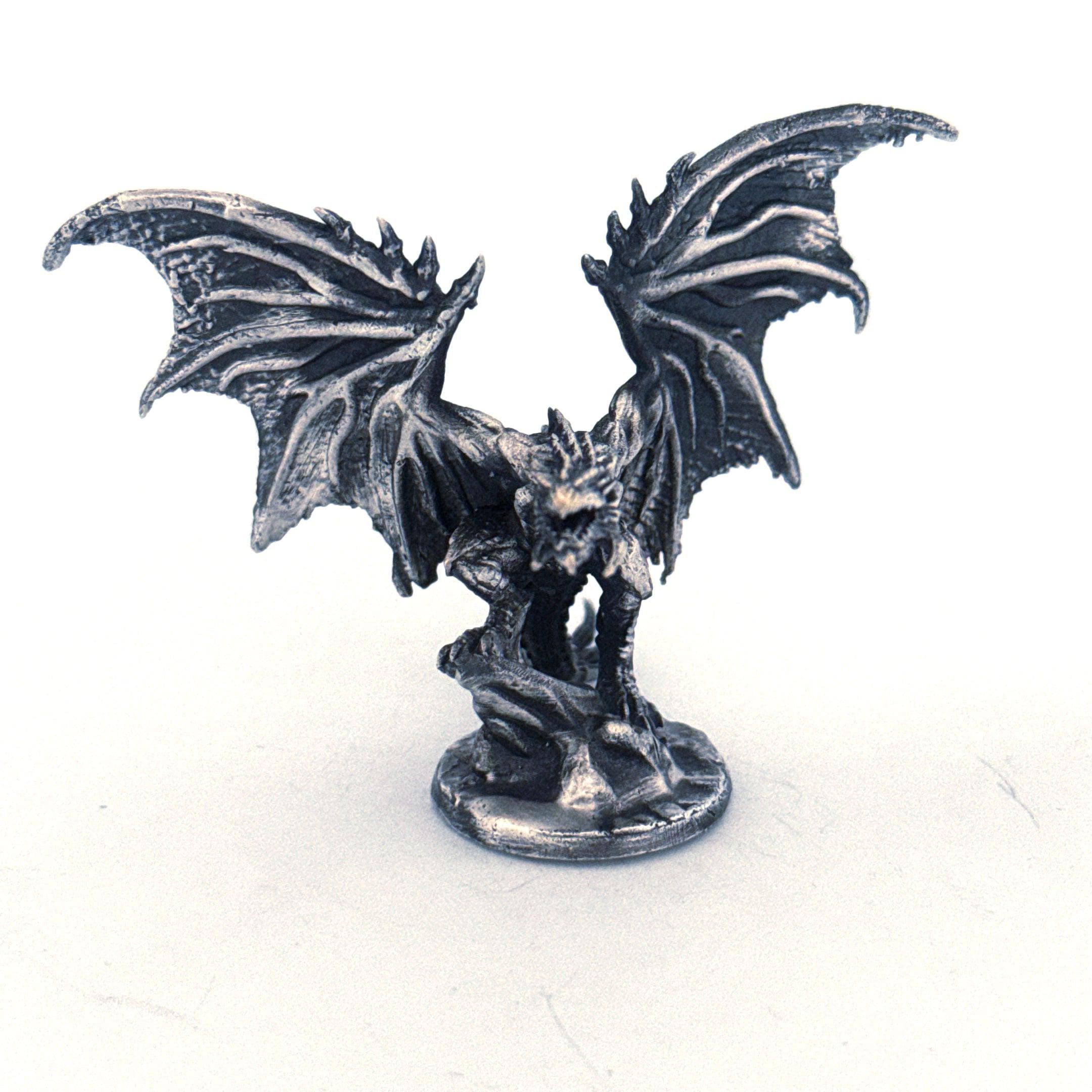 手作業で鋳造された999シルバーのワイバーンドラゴン像 - 限定版