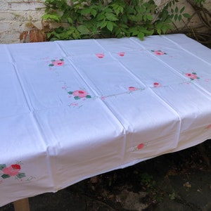 Beautiful Vintage Appliqué Embroidered Tea party Tablecloth Hand-Made Floral Pattern With 6 Napkins