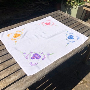 Beautiful Vintage Embroidered Tablecloth Hand-Made Floral Pattern Tea Party Polycotton
