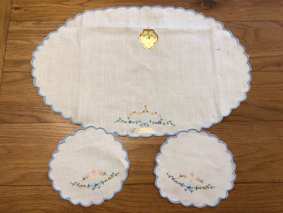 Set of 3 Vintage Floral Hand Embroidered Linens Dressing Table Mats - Etsy Israel Set of 3 Vintage Floral Hand Embroidered Linens Dressing Table Mats - Etsy Israel