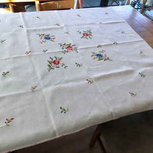 Beautiful Embroidered Linen Tablecloth Hand-Made Floral Pattern Tea Party