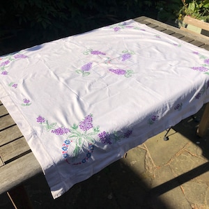 Beautiful Vintage Embroidered Linen Tablecloth Hand-Made Floral Pattern Tea Party