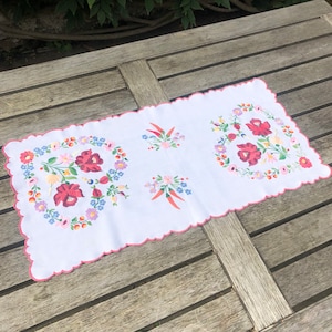 Vintage Hungarian Kalocsa Hand Embroidery Small Tablecloth Dressing Tablemats